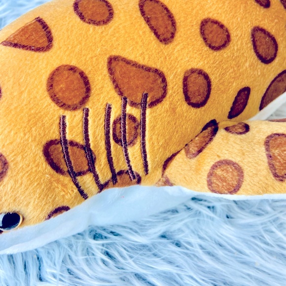 Hand Puppet Shark - Picture 9 of 13